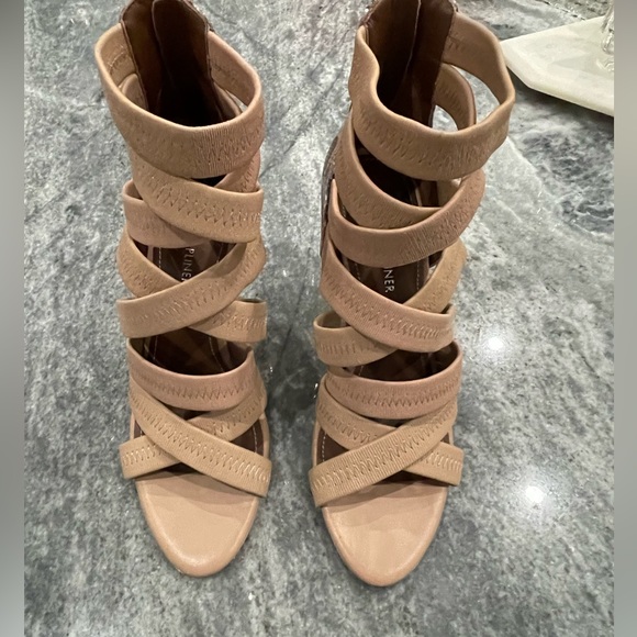 Donald J. Pliner Arlen Size 8.5, High Heels Strappy Back Zipper Blush Nappa - Picture 8 of 11